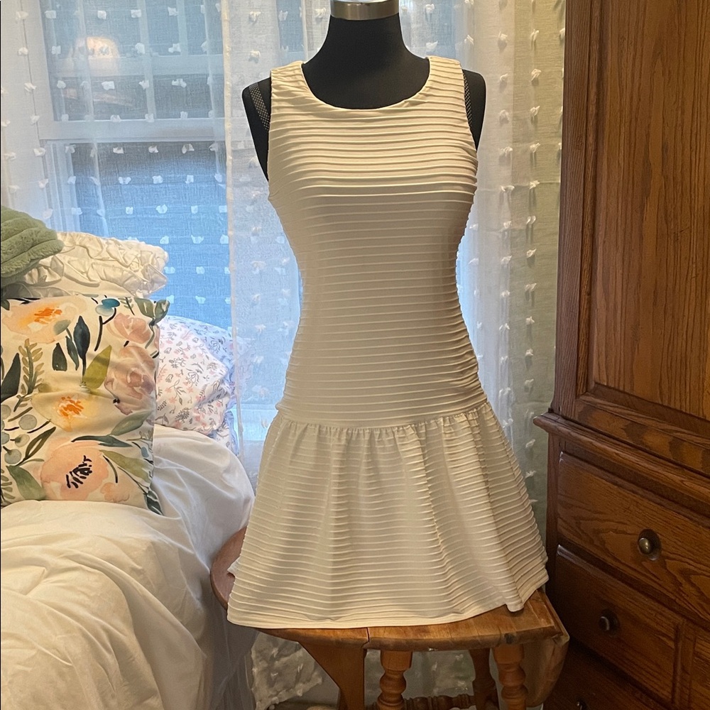 Bisou Bisou Chic Off White Sleeveless Mini Dress Size 4